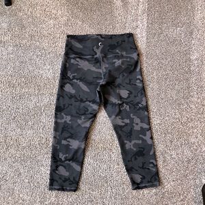 Size 6/8 ZYIA luxe camo crops